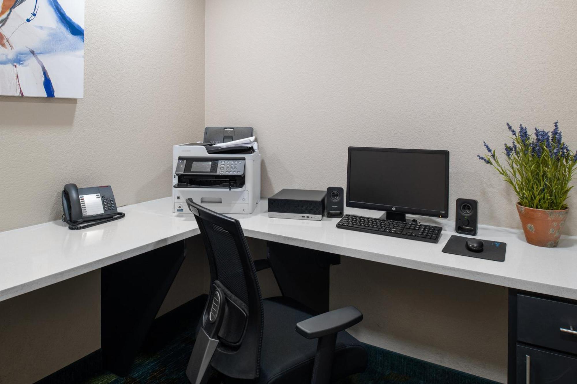 Candlewood Suites Turlock By Ihg Екстер'єр фото