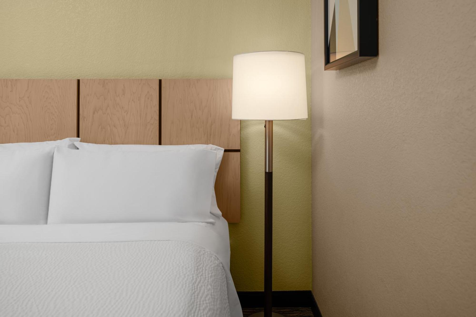 Candlewood Suites Turlock By Ihg Екстер'єр фото